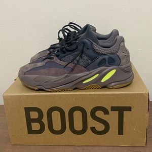 YEEZY BOOST 700 in MAUVE